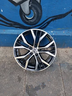 One Single Rim 17inche Polo TSI 5x100 Pcd
