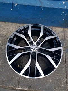 One Single Rim 17inche Polo TSI 5x100 Pcd