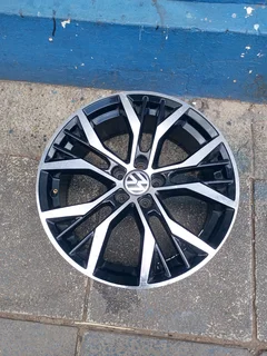 One Single Rim 17inche Polo TSI 5x100 Pcd
