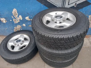 A Set of 16inche Rims And TYRES NISSAN NP300 Original mags