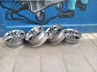 A Set of Rims 18inche BMW F30 Original mag 5X12O Pcd and also fit BMW 1 Series and BMW 2 Series