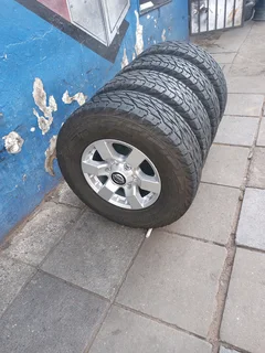 A Set of Rims And TYRES 16inche Nissan NP300 and Nissan hardbody 6X139 Pcd