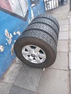 A Set of Rims And TYRES 16inche Nissan NP300 and Nissan hardbody 6X139 Pcd