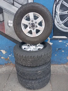 A Set of Rims And TYRES 16inche Nissan NP300 and Nissan hardbody 6X139 Pcd
