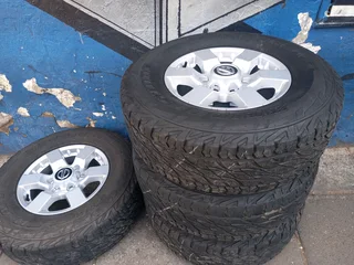 A Set of Rims And TYRES 16inche Nissan NP300 and Nissan hardbody 6X139 Pcd