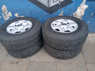 A Set of Rims And TYRES 16inche Nissan NP300 and Nissan hardbody 6X139 Pcd