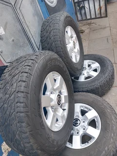 A Set of Rims And TYRES 16inche Nissan NP300 and Nissan hardbody 6X139 Pcd