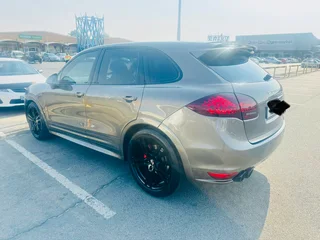 2013 Porsche Cayenne  GTS 4.8 V8