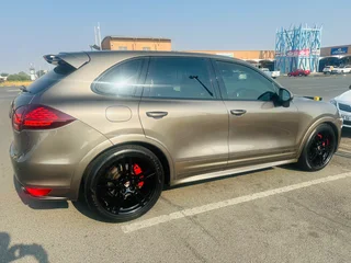 2013 Porsche Cayenne  GTS 4.8 V8