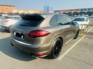 2013 Porsche Cayenne  GTS 4.8 V8