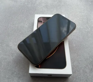 iPhone 16 Pro 256GB - Desert Titanium