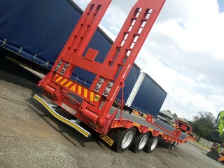 Three axils hendred low bed for sale