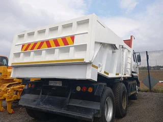 Nissan UD440 tipper truck for sale