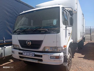 Nissan UD 90 tag axil closed body for sale