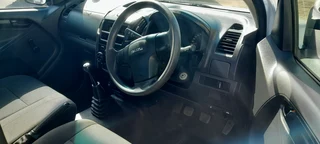 2022 Isuzu D-Max 250C Fleetside with 64 000KM