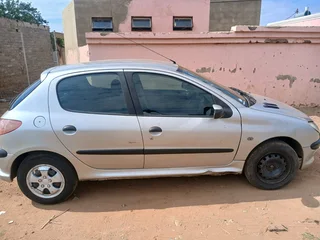 Silver 2007 Peaugot 206 1.4ĺitre engene