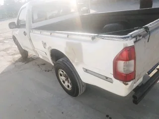 2008 Isuzu KB250 Fleetside start &amp; go No problem R90000 needs respray only call 083 498 4455