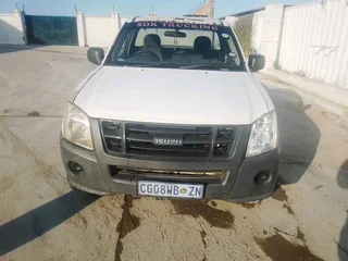 2008 Isuzu KB250 Fleetside start &amp; go No problem R90000 needs respray only call 083 498 4455