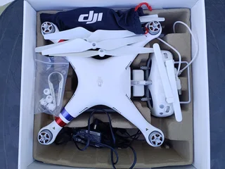  AS NEW! DJI Phantom 3 Advanced Quadcopter - UNFLOWN! 