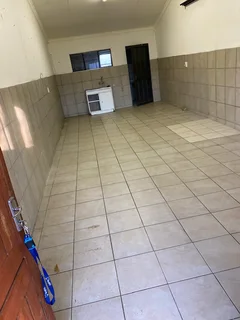 Bachelor cottage to let