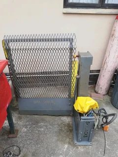 Skyjack. Lift for paraplegic wheelchair