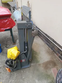 Skyjack. Lift for paraplegic wheelchair