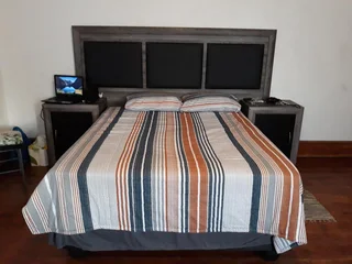 Headboad with Pedestals