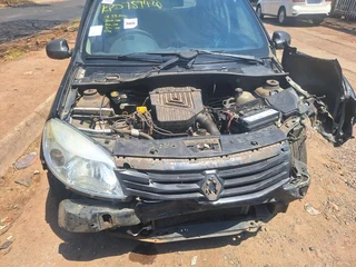 Renault sandero 1.6 petrol stripping for spares