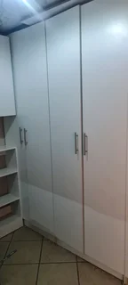 White melamine wadrobe