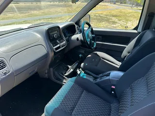 2017 Nissan NP300 2.4l  Hardbody For R98000