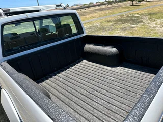 2017 Nissan NP300 2.4l  Hardbody For R98000