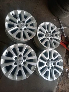 Toyota prado mags size 18 set originals