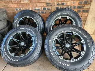 Bakkie mags size 17 set pcd 6/139 set rims a new