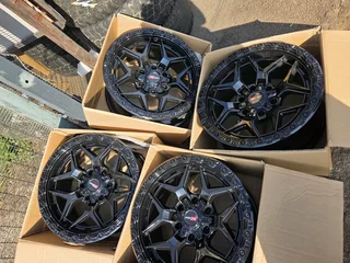 Bakkie mags size 18 set pcd 6/139 brand new