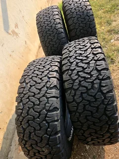 285/75 R16 landcruiser tyres set fresh bf Goodrich