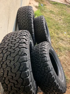 285/75 R16 landcruiser tyres set fresh bf Goodrich