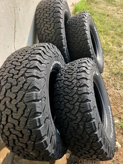 285/75 R16 landcruiser tyres set fresh bf Goodrich