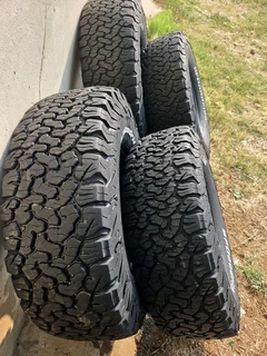 285/75 R16 landcruiser tyres set fresh bf Goodrich