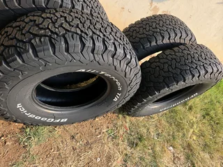 285/75 R16 landcruiser tyres set fresh bf Goodrich