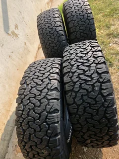 285/75 R16 landcruiser tyres set fresh bf Goodrich