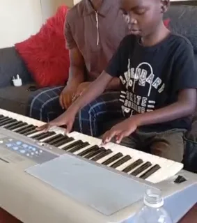 Musical keyboard lessons