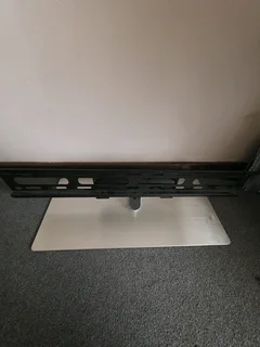 Original Samsung TV standIn excellent conditionPart Number : TH91BN9626296CAJMDD4U1026