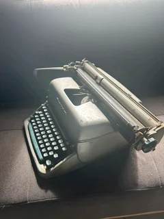 1950s Era Remington Rand typewriter