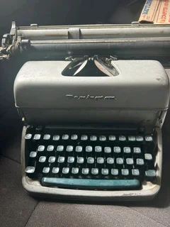 1950s Era Remington Rand typewriter