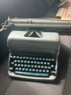 1950s Era Remington Rand typewriter