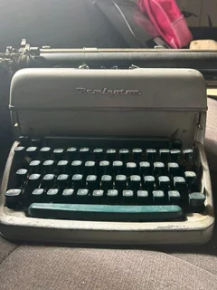 1950s Era Remington Rand typewriter