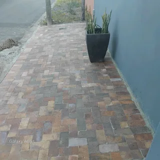 WHEATSTONE UTILITY FULL BRICK PAVING SUPPLY AND INSTALLATION NOW ONLY &#64; R255/M²
