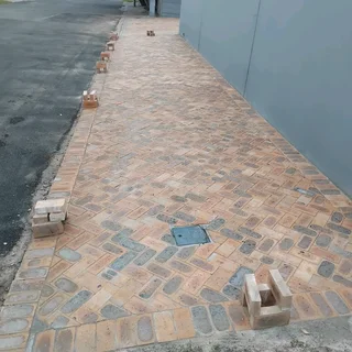 WHEATSTONE UTILITY FULL BRICK PAVING SUPPLY AND INSTALLATION NOW ONLY &#64; R255/M²