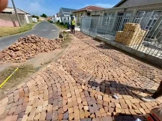 WHEATSTONE HALF BRICK PAVING SUPPLY AND INSTALLATION NOW ONLY &#64; R177.80/M²