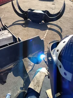  LOGS GRAPPLES FABRICATION – BUILT TO LAST 